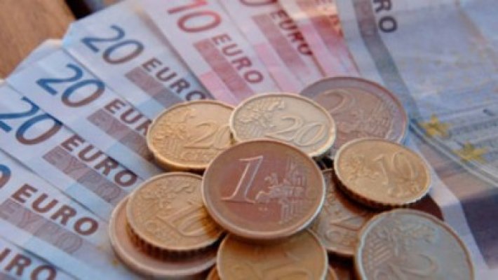 Leul a înregistrat în decembrie cea mai mare apreciere a unei monede europene faţă de euro